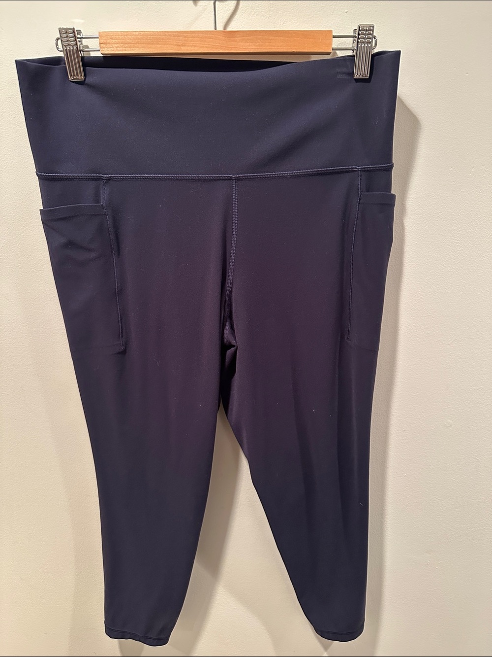 Athleta Salutation 7/8 Tight/Legging -Navy